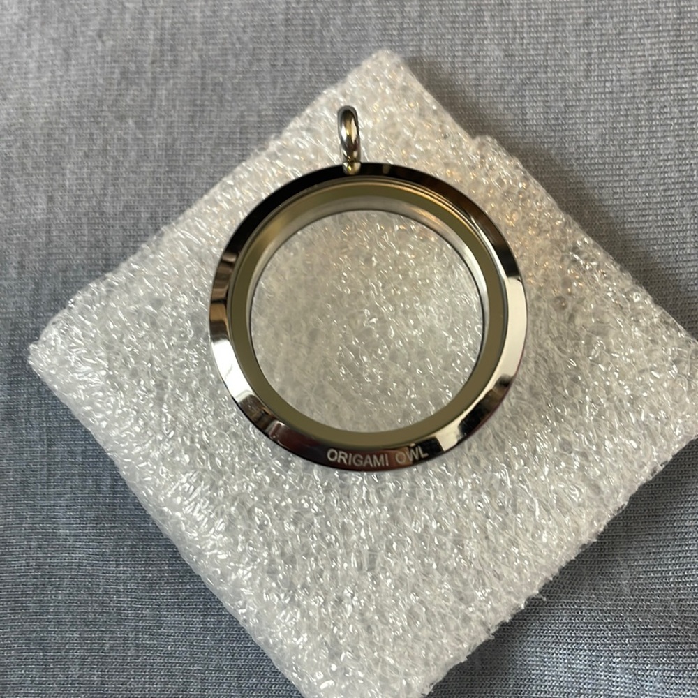 Origami owl Living lockets